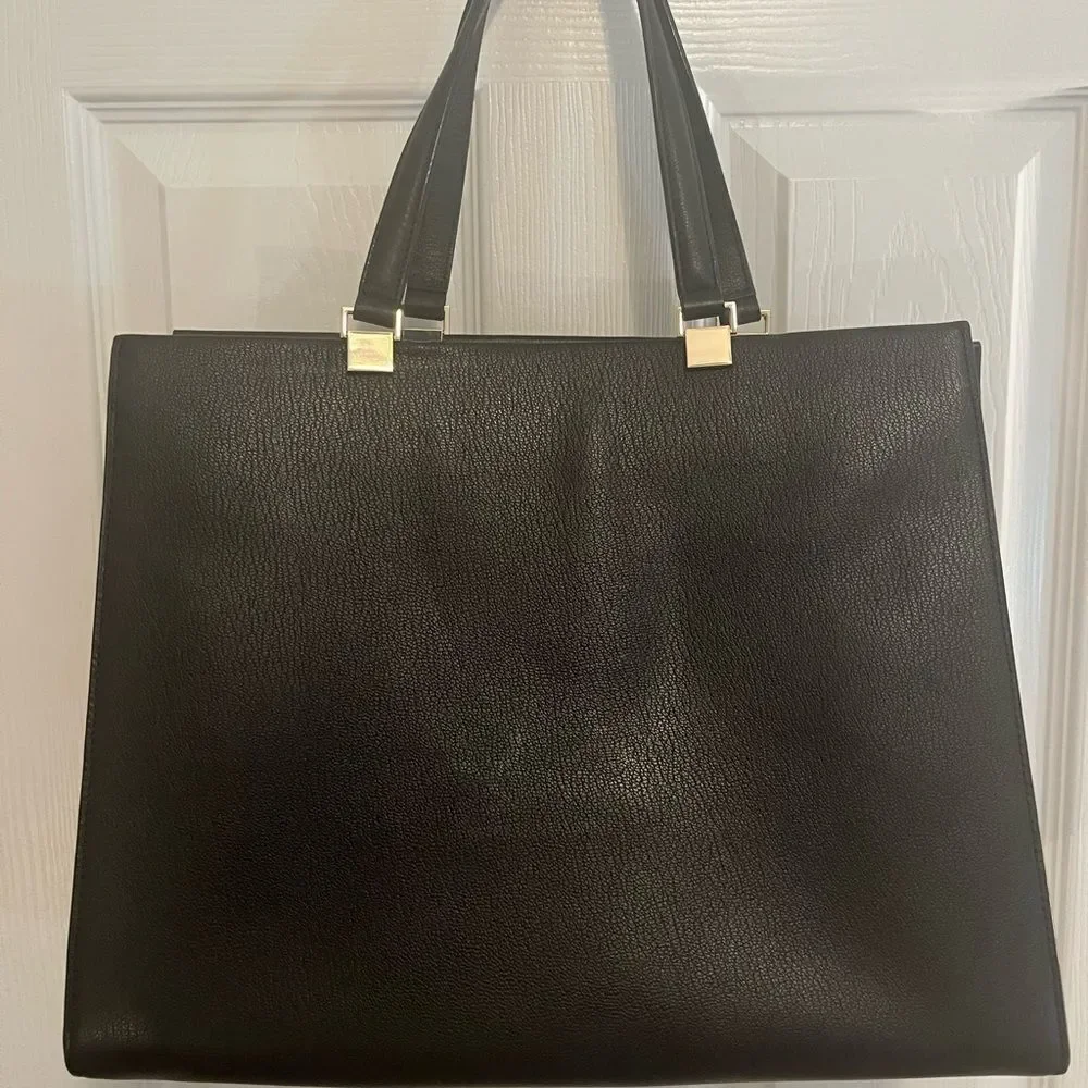 Kate Spade Black and Cream Shoulder Bag with Modern Elegance